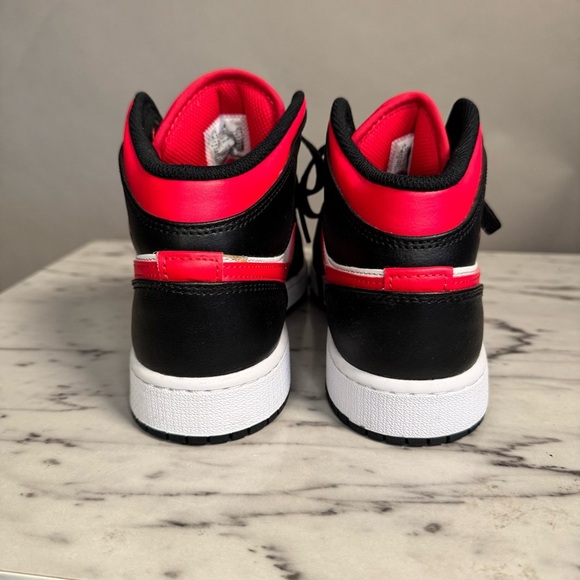 NIKE • Air Jordan 1 Retro Mid Sneakers • Red Black White • Size 6.5Y Big Kids - Picture 2 of 16